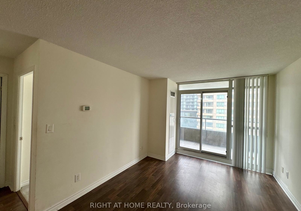 35-hollywood-avenue-toronto-north-york-ontario-c13516356