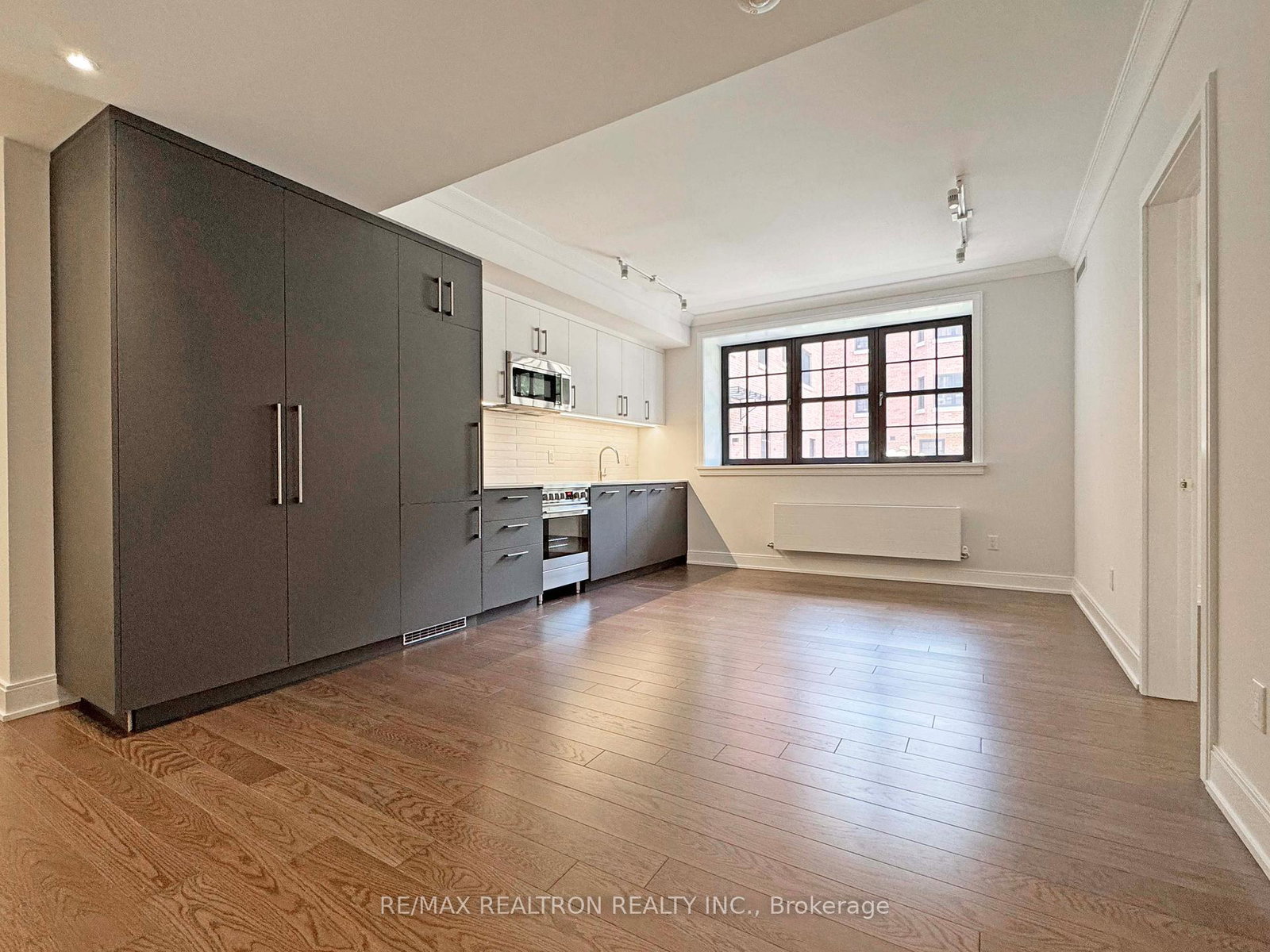 2-clarendon-avenue-toronto-toronto-ontario-c13516526