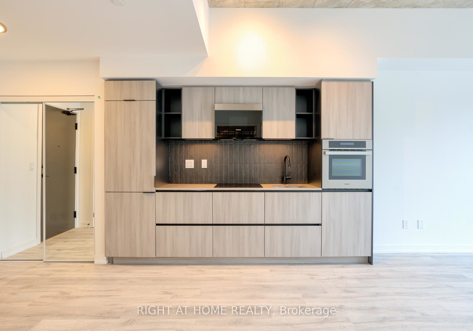 2-augusta-avenue-toronto-toronto-ontario-c13520690