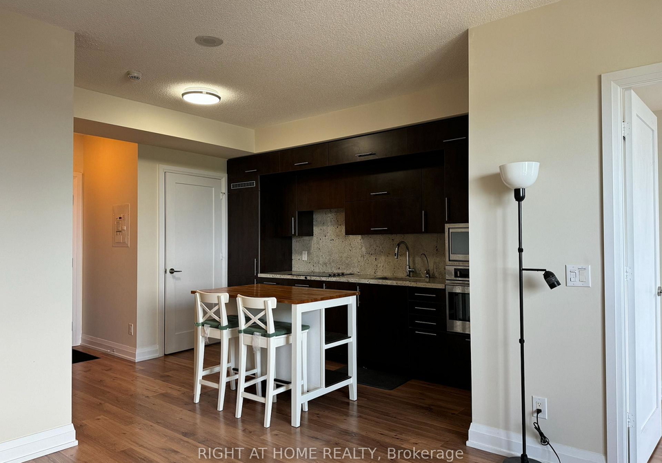 5-sheppard-avenue-e-toronto-north-york-ontario-c13520694