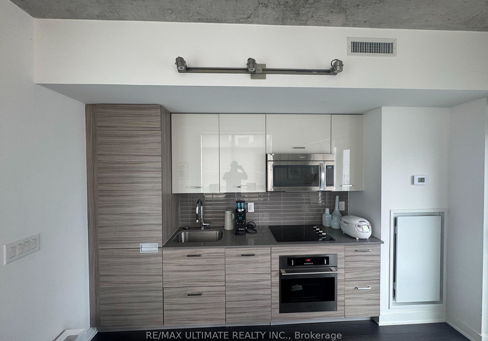 210-simcoe-street-toronto-toronto-ontario-c13520956