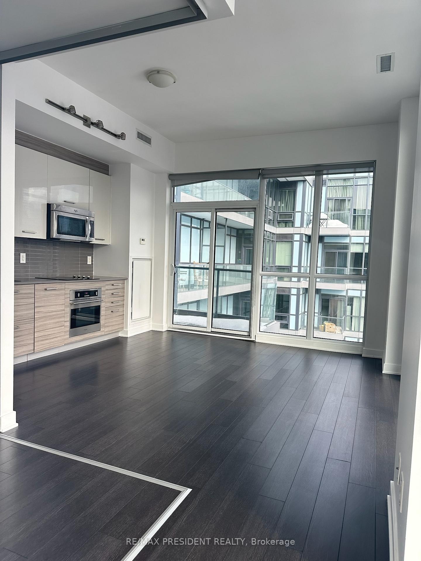 210-simcoe-street-toronto-toronto-ontario-c13522592