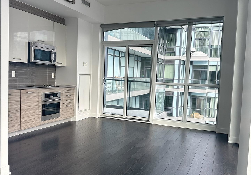 210-simcoe-street-toronto-toronto-ontario-c13522592
