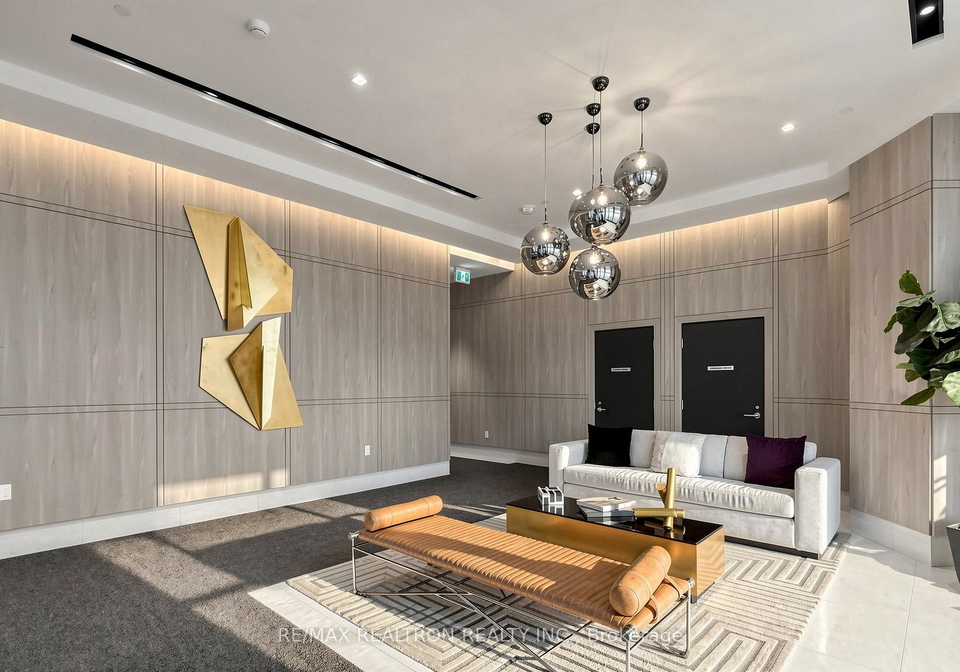 250-lawrence-avenue-w-w-toronto-toronto-ontario-c13522976