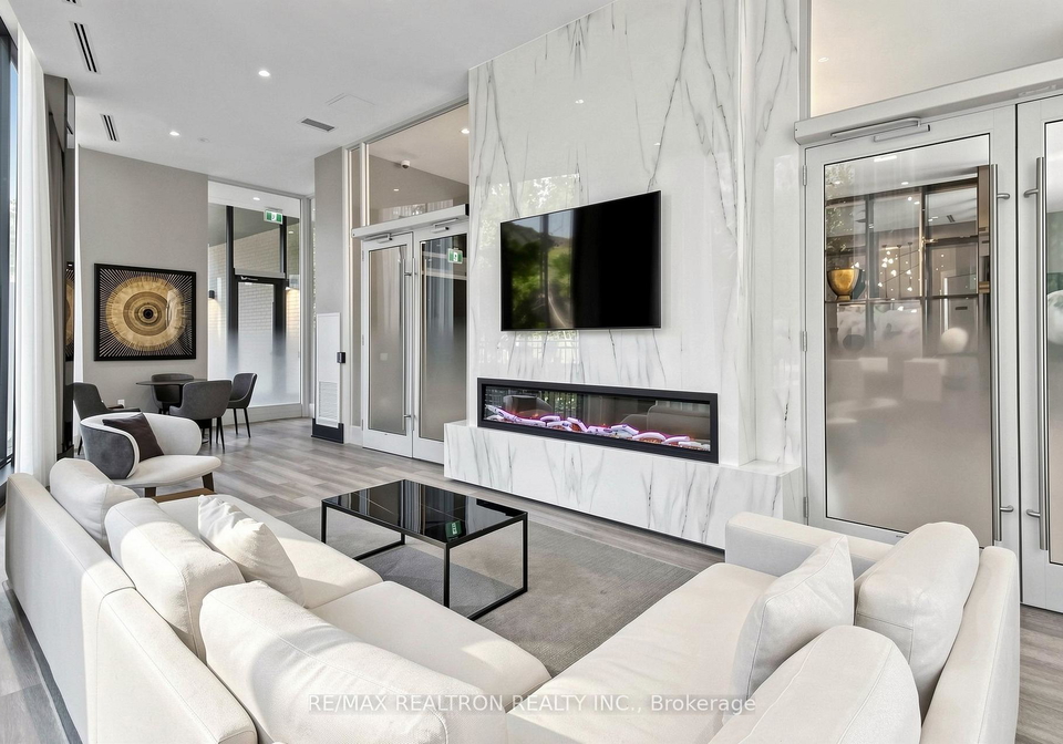 250-lawrence-avenue-w-w-toronto-toronto-ontario-c13522976