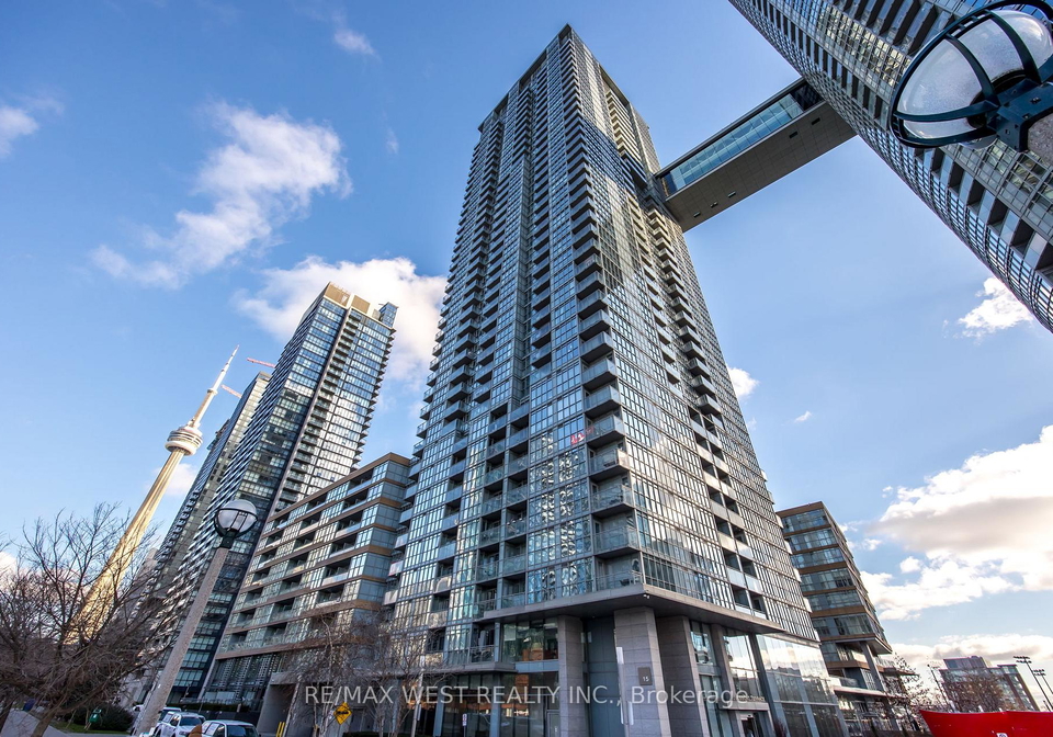 15-iceboat-terrace-toronto-toronto-ontario-c13523524