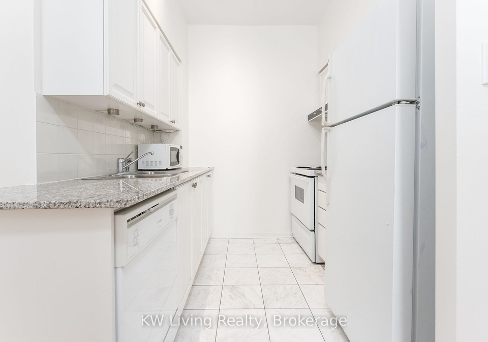 230-queens-quay-w-toronto-toronto-ontario-c13526022