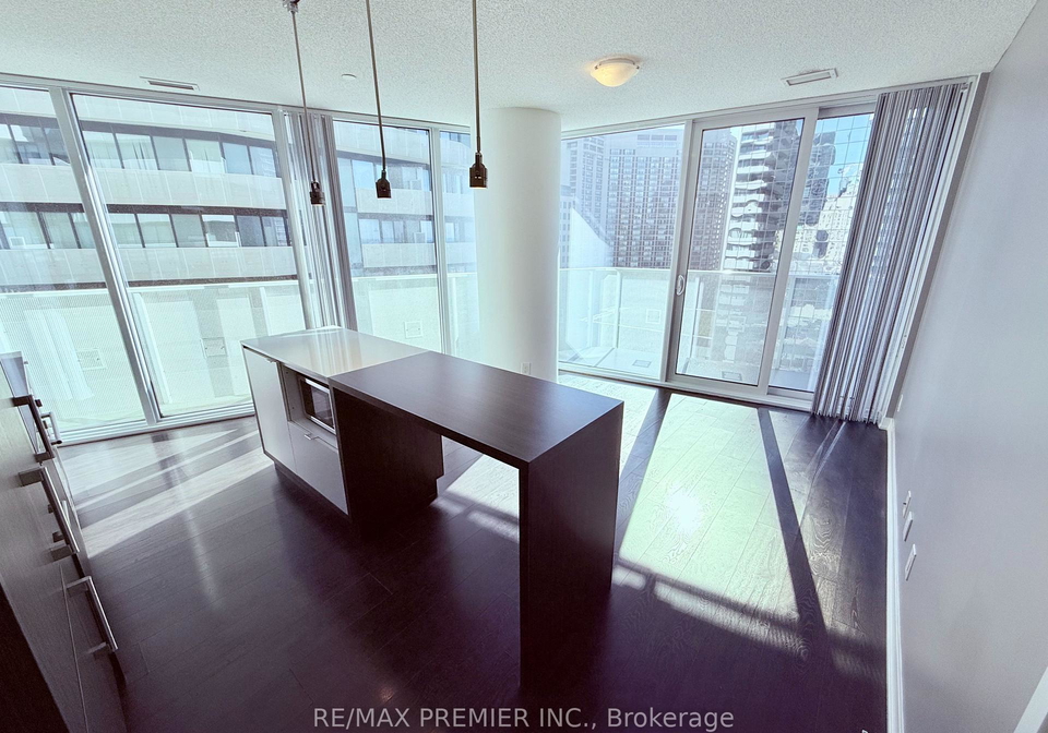 100-harbour-street-toronto-toronto-ontario-c13526660