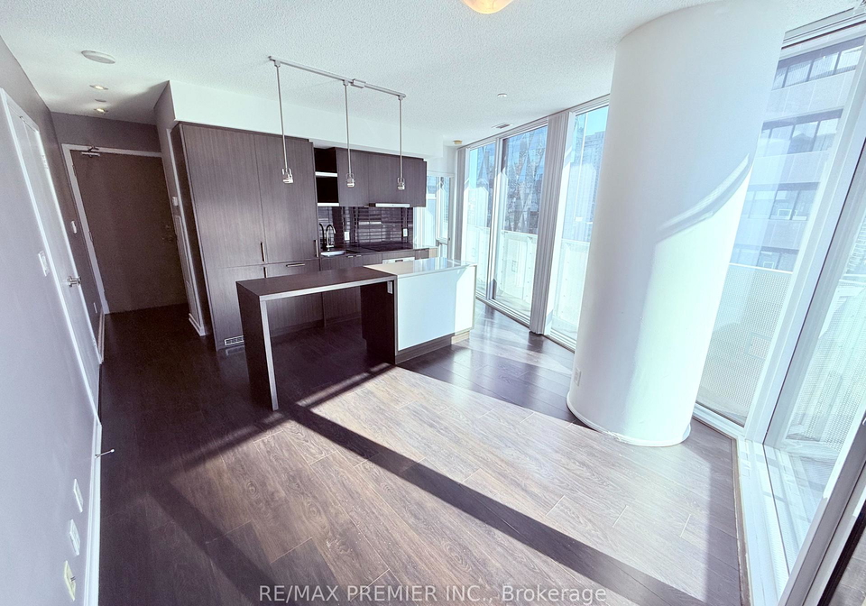 100-harbour-street-toronto-toronto-ontario-c13526660