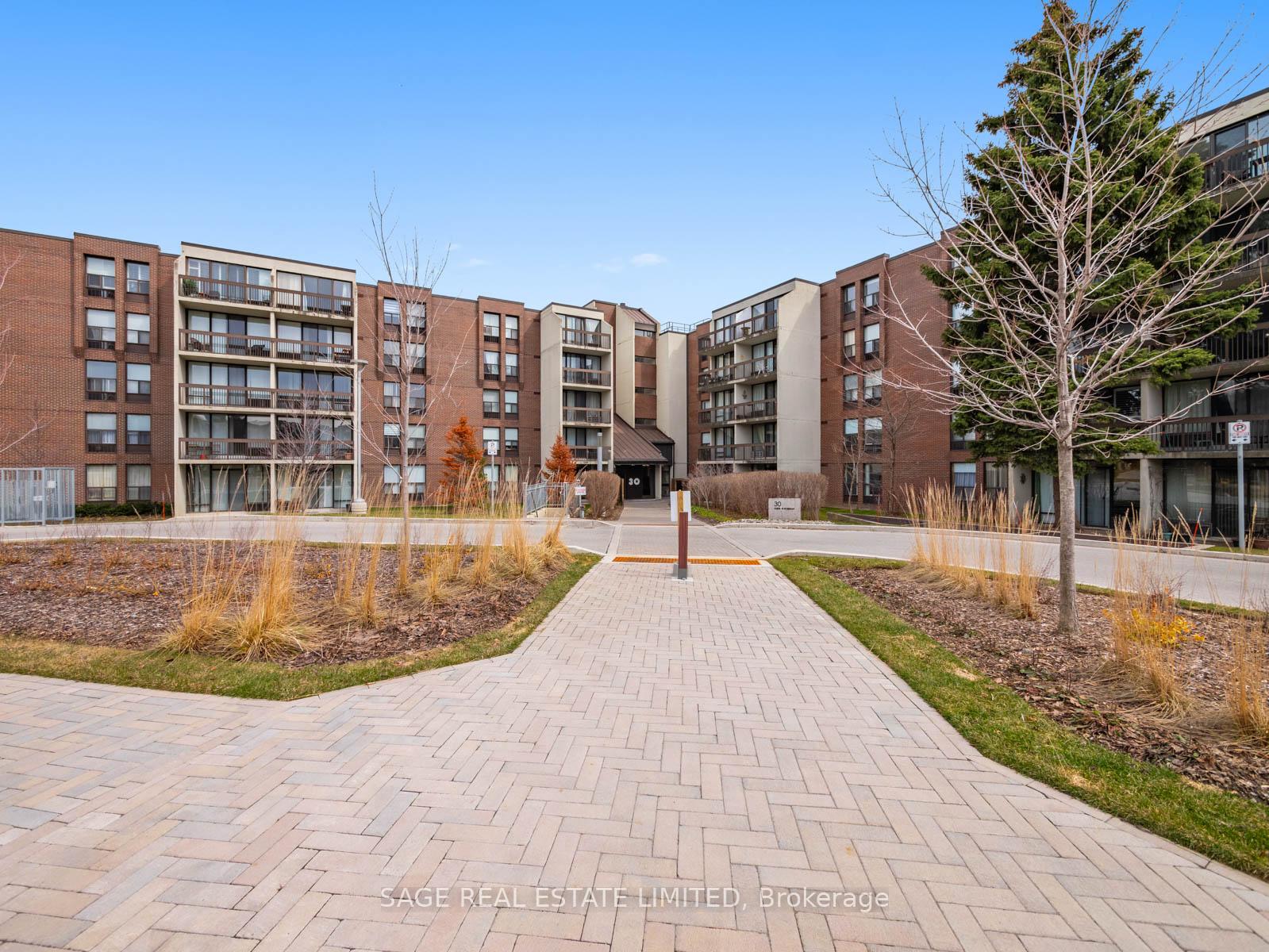 30-fashion-roseway-toronto-north-york-ontario-c13526868