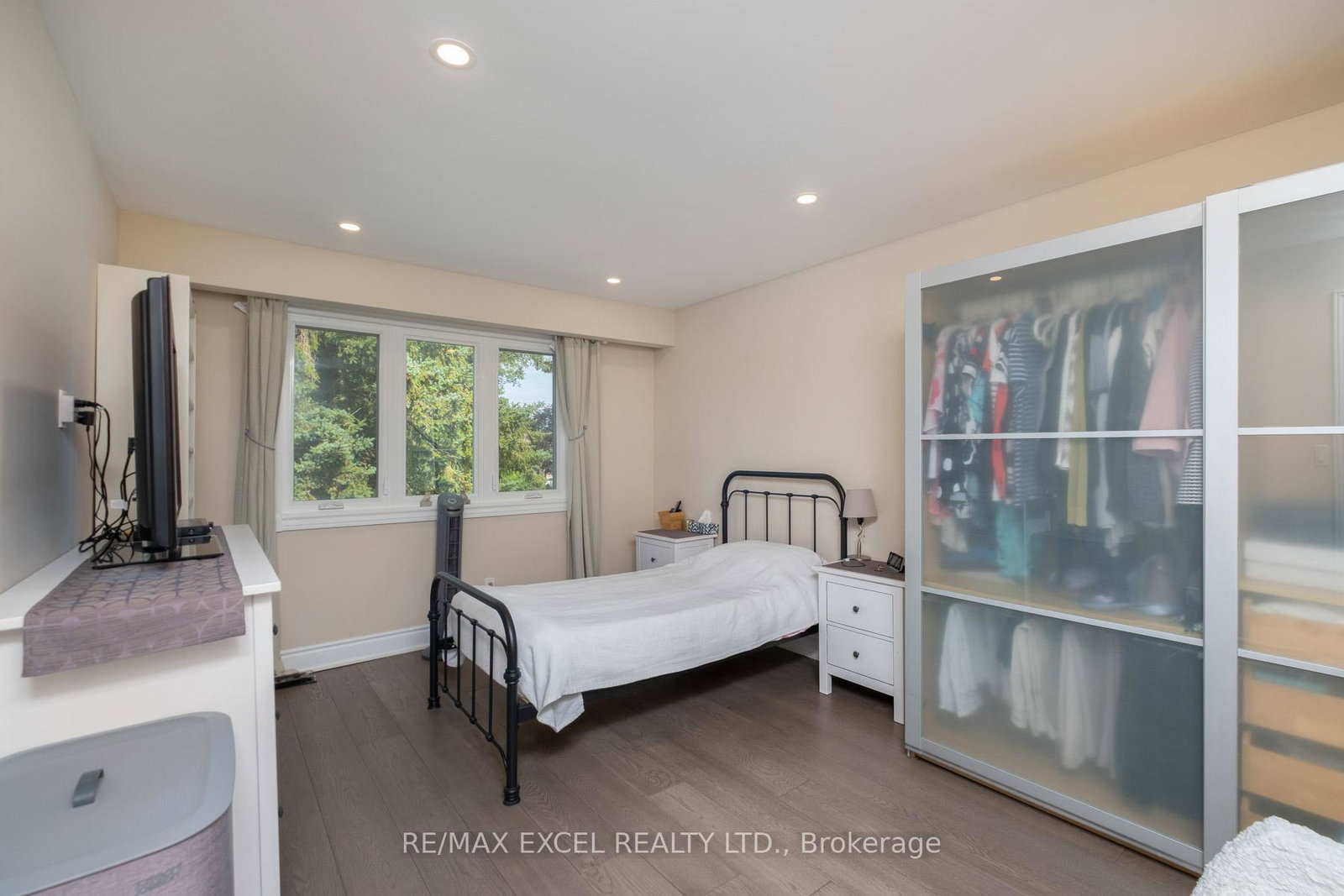 9-applegate-crescent-toronto-north-york-ontario-c13527052