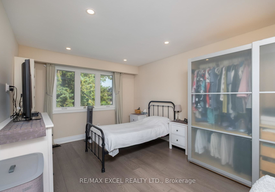 9-applegate-crescent-toronto-north-york-ontario-c13527052