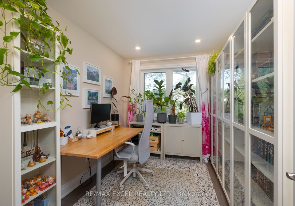 9-applegate-crescent-toronto-north-york-ontario-c13527052