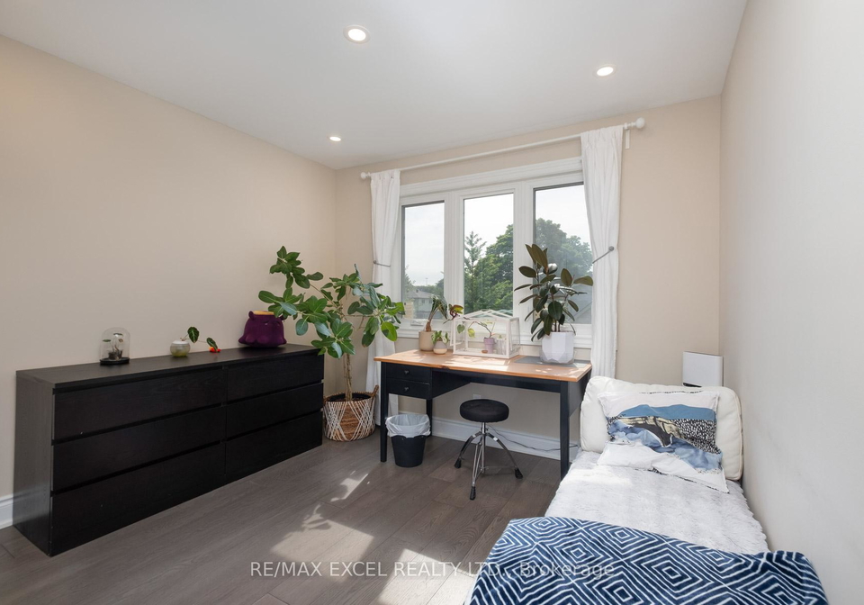 9-applegate-crescent-toronto-north-york-ontario-c13527052