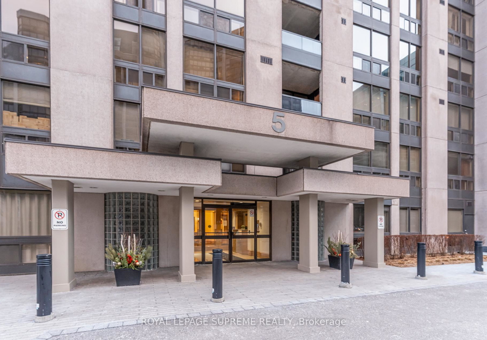 5-kenneth-avenue-toronto-north-york-ontario-c13527588