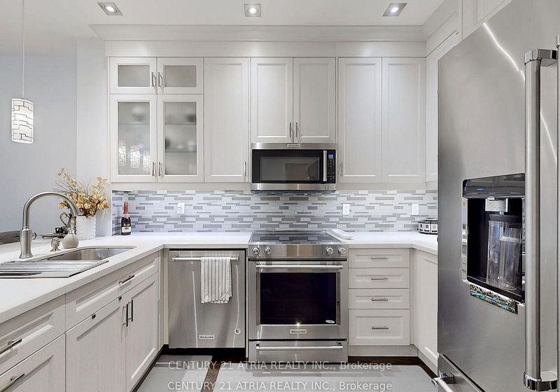 10-gateway-boulevard-toronto-east-york-ontario-c13528448