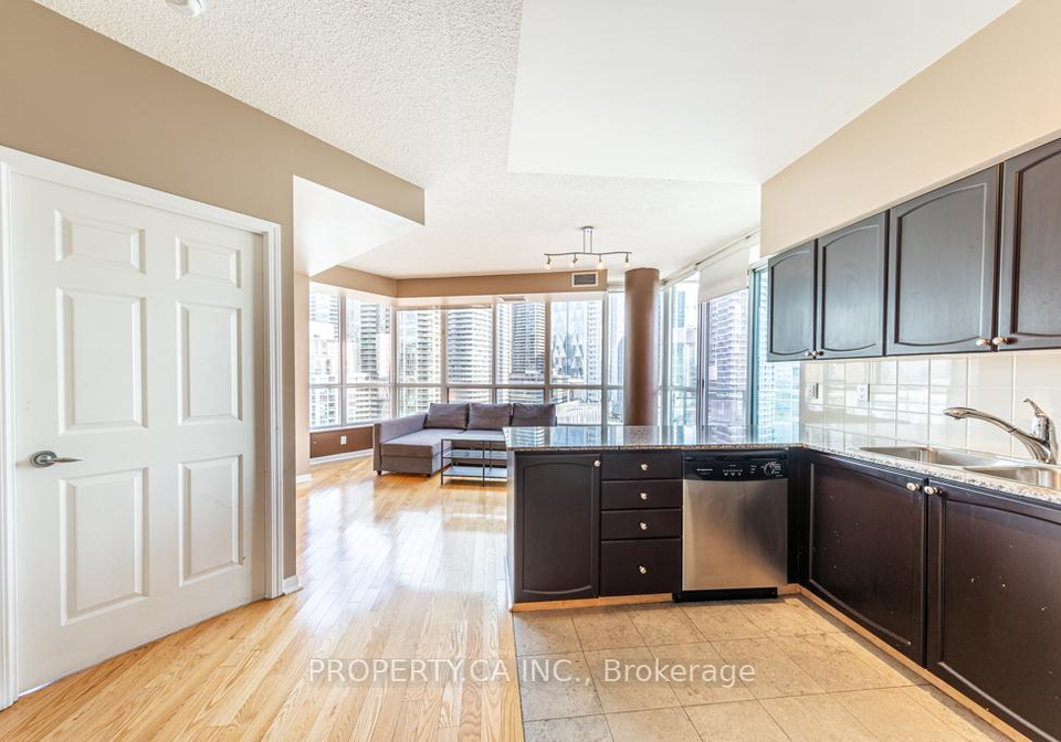 228-queens-quay-w-toronto-toronto-ontario-c13528896