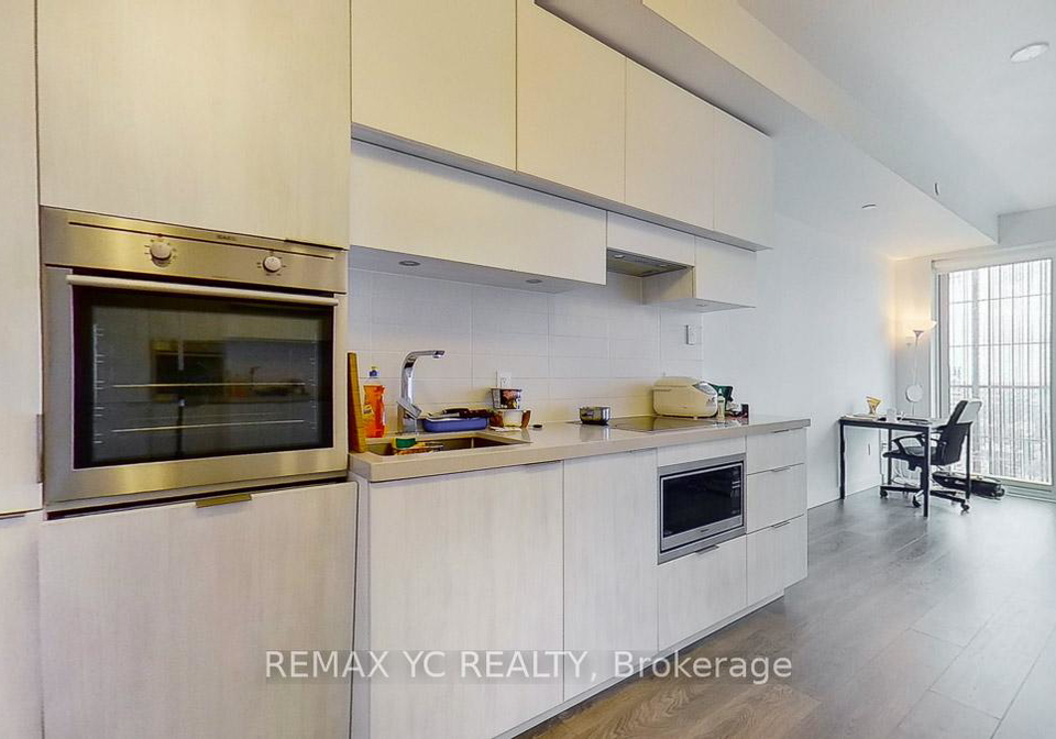 8-eglinton-avenue-e-toronto-toronto-ontario-c13529492