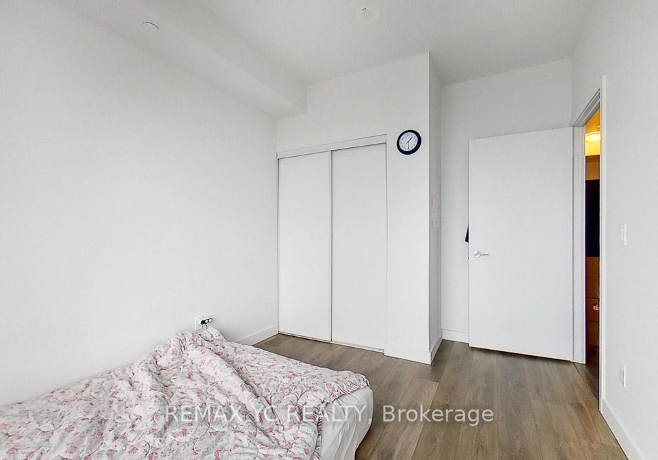 8-eglinton-avenue-e-toronto-toronto-ontario-c13529492