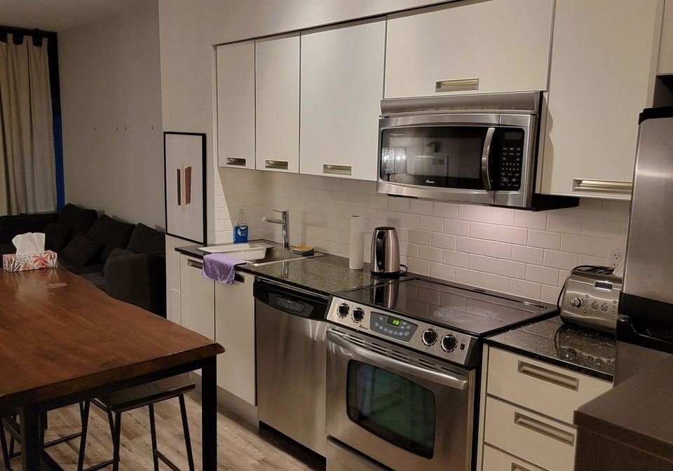 33-charles-street-e-toronto-toronto-ontario-c13530388
