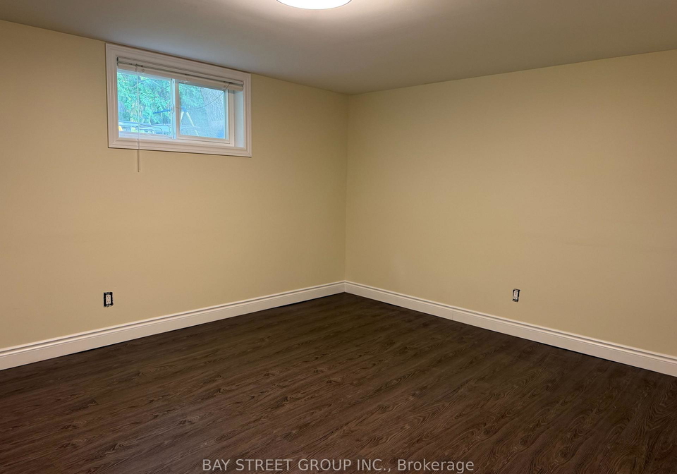 lower-123-searle-avenue-toronto-toronto-ontario-c13530488