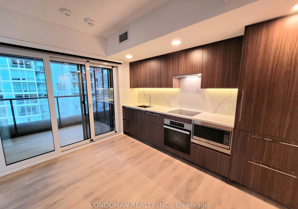 1-concord-cityplace-way-toronto-toronto-ontario-c13530624