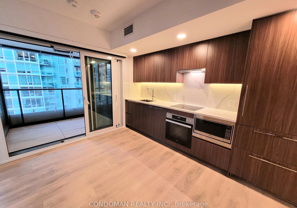 1-concord-cityplace-way-toronto-toronto-ontario-c13530624