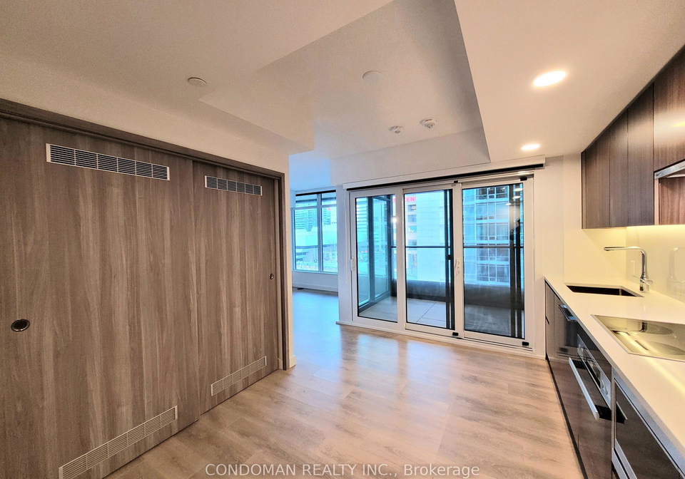 1-concord-cityplace-way-toronto-toronto-ontario-c13530624