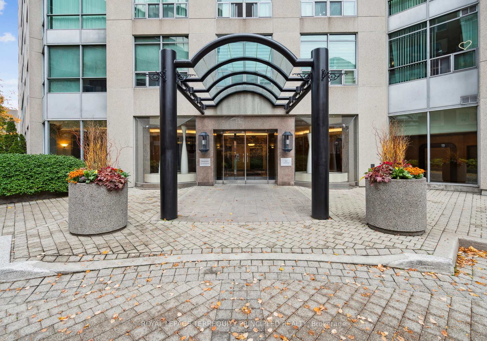942-yonge-street-toronto-toronto-ontario-c13530774