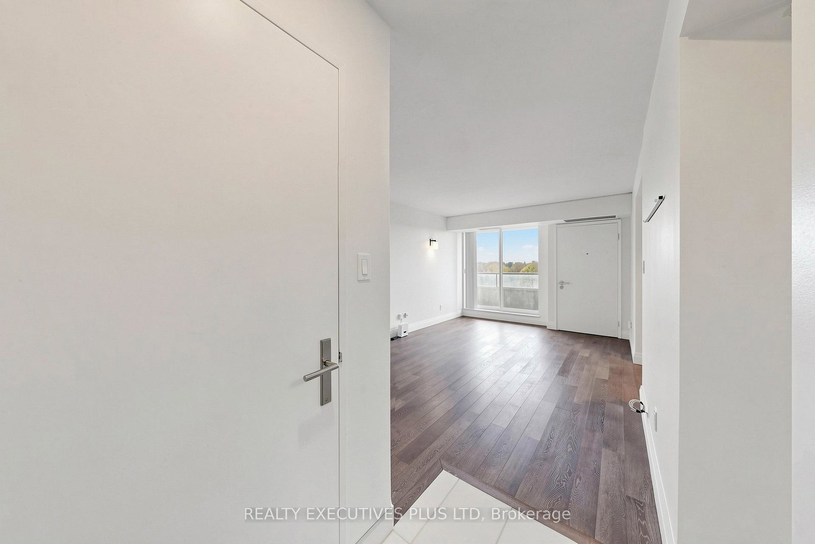 18-hillcrest-avenue-toronto-north-york-ontario-c13532312