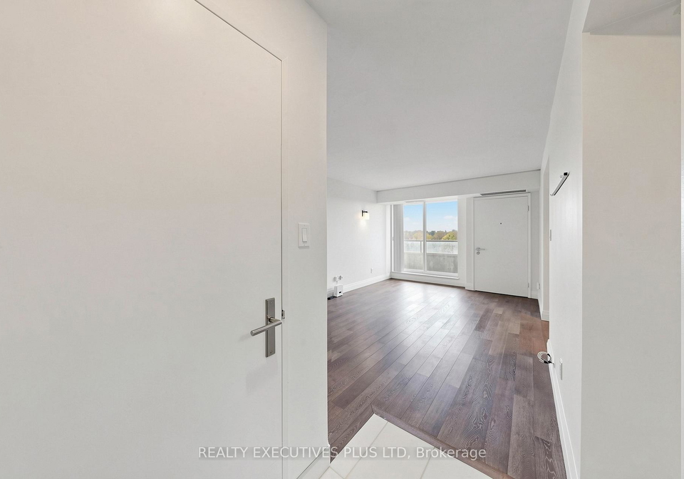 18-hillcrest-avenue-toronto-north-york-ontario-c13532312