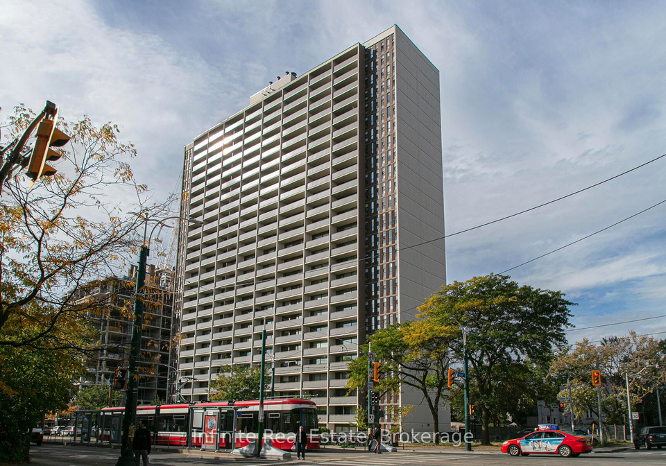 666-spadina-avenue-toronto-toronto-ontario-c13533190
