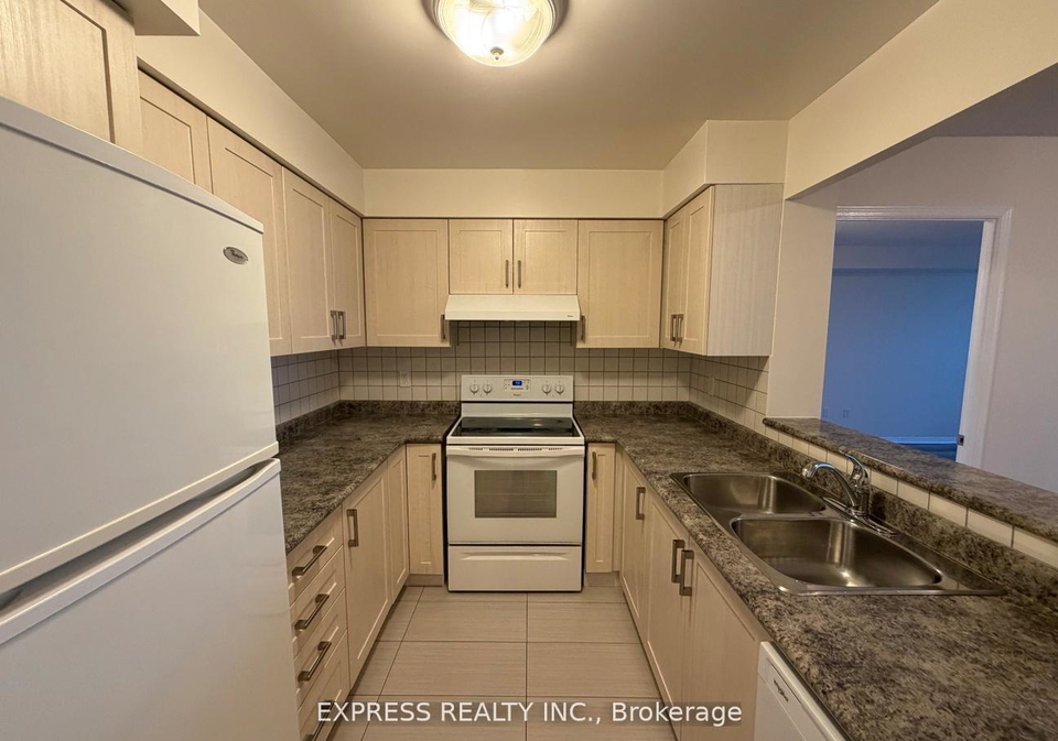 39-pemberton-avenue-toronto-north-york-ontario-c13533846