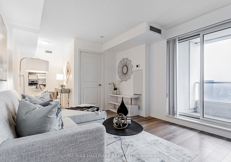2015-sheppard-avenue-e-toronto-north-york-ontario-c13533848