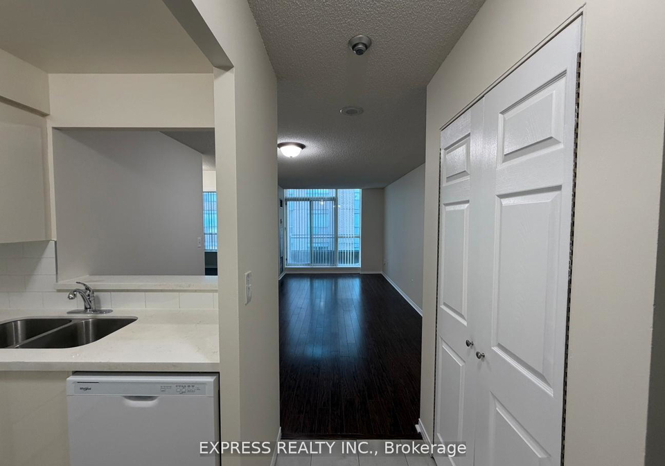 39-pemberton-avenue-toronto-north-york-ontario-c13534042