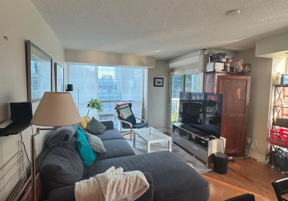 30-grand-trunk-crescent-toronto-toronto-ontario-c13535426