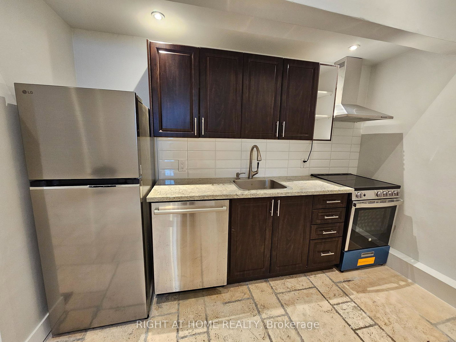 550-yonge-street-toronto-toronto-ontario-c13535756