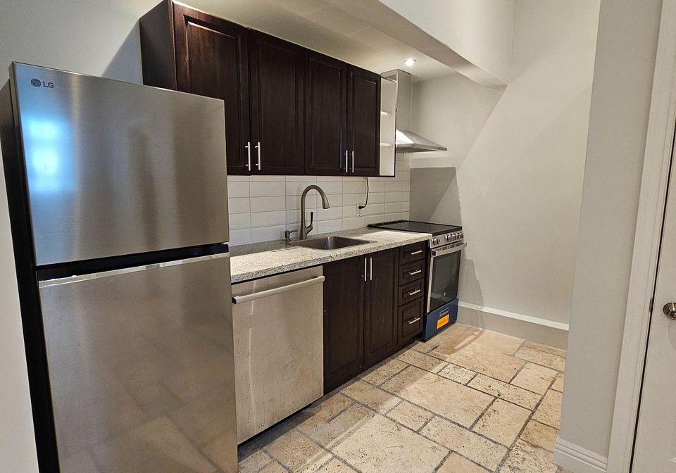 550-yonge-street-toronto-toronto-ontario-c13535756