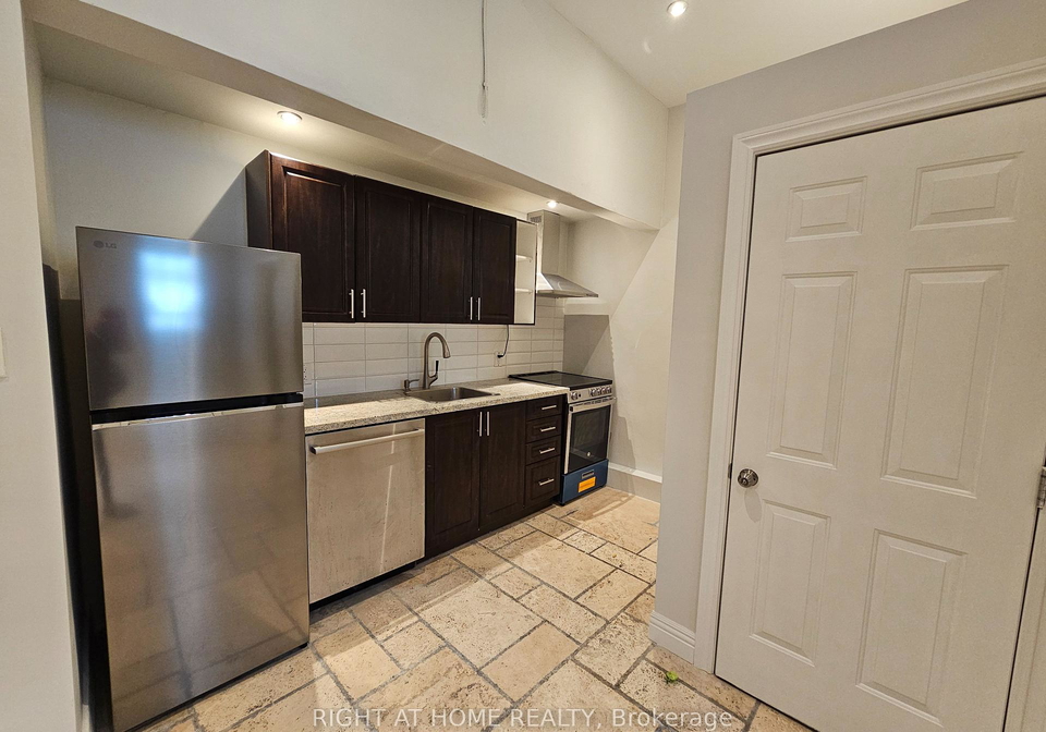 550-yonge-street-toronto-toronto-ontario-c13535756
