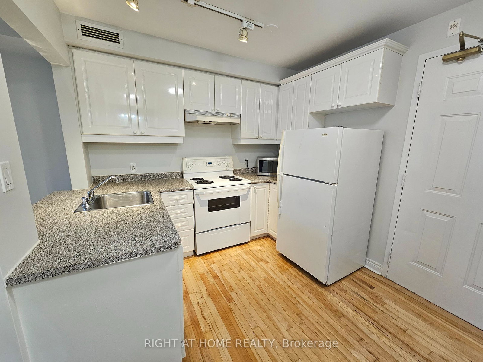 524-yonge-street-toronto-toronto-ontario-c13535766