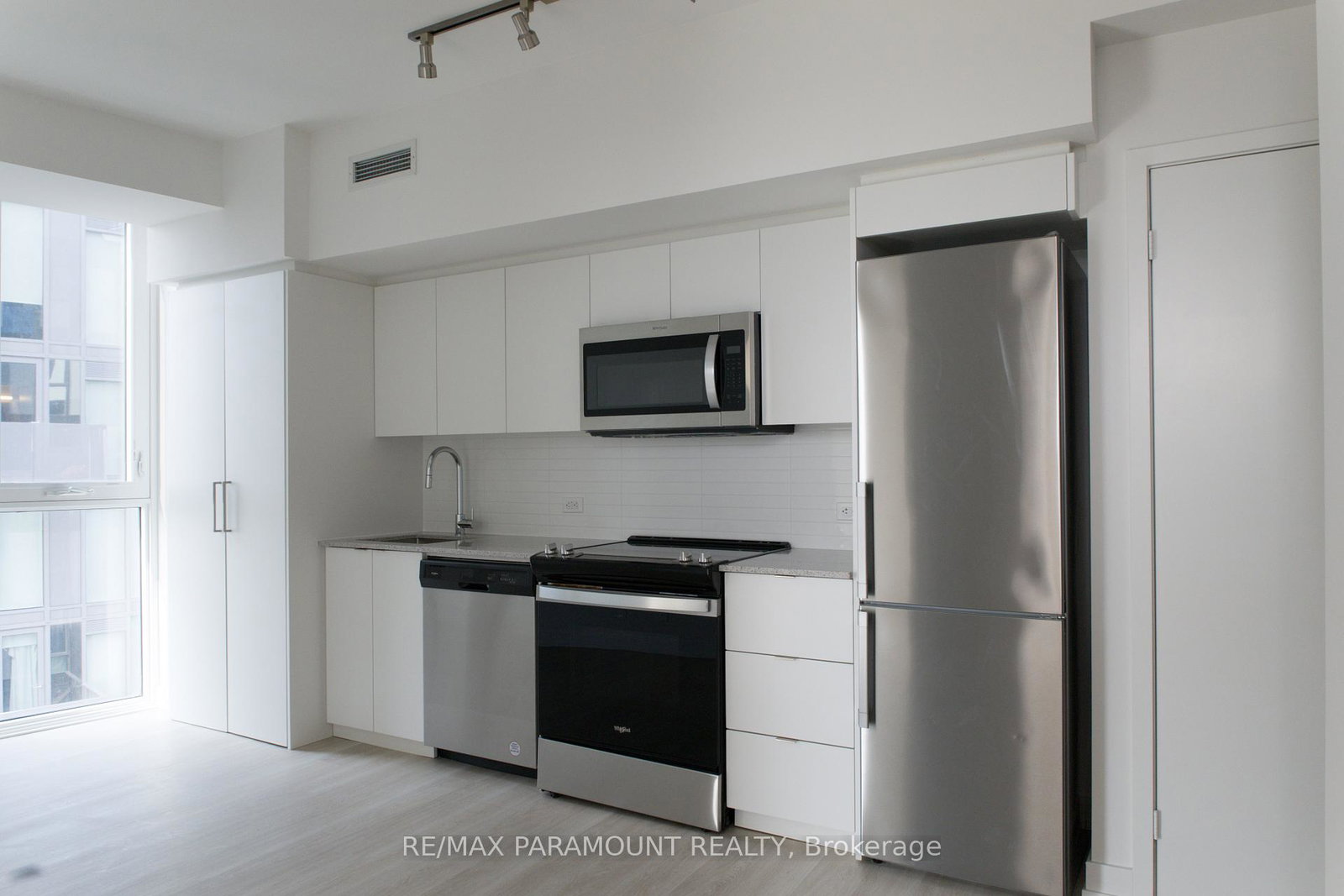 30-tretti-way-toronto-toronto-ontario-c13535936
