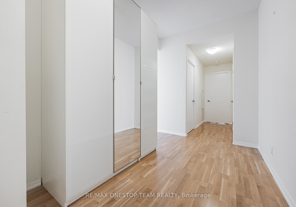 832-bay-street-toronto-toronto-ontario-c13536060