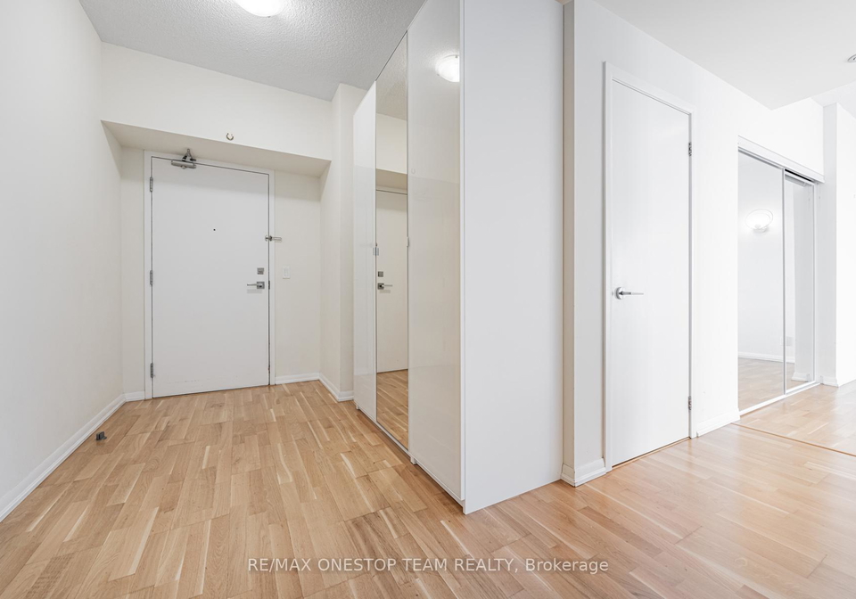 832-bay-street-toronto-toronto-ontario-c13536060
