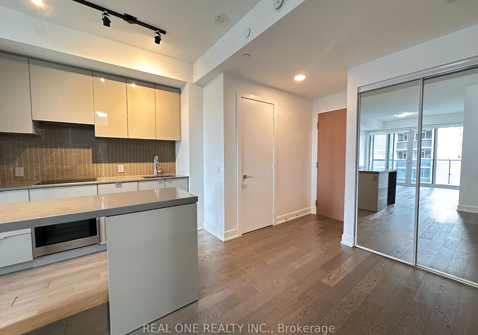 7-grenville-street-toronto-toronto-ontario-c13536104