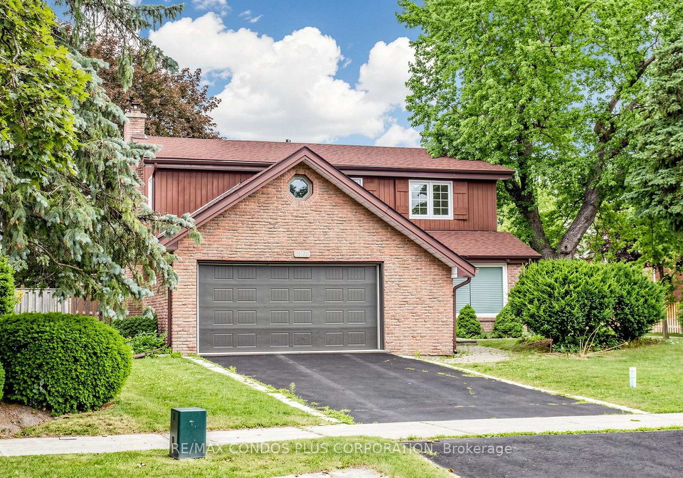 22-denlow-boulevard-toronto-north-york-ontario-c13537016