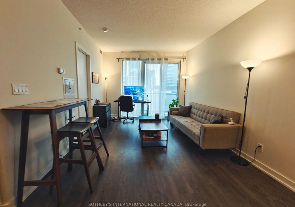 20-bruyeres-mews-toronto-toronto-ontario-c13537220