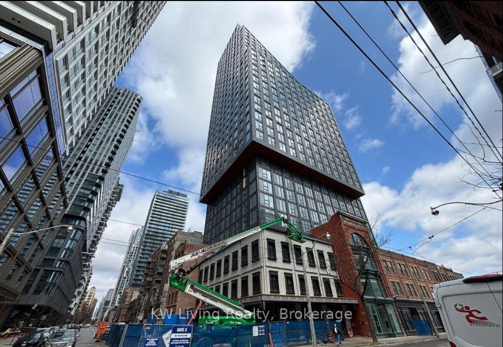 100-queen-street-e-toronto-toronto-ontario-c13537494