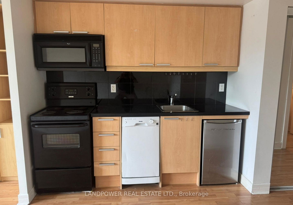 19-avondale-avenue-toronto-north-york-ontario-c13539518