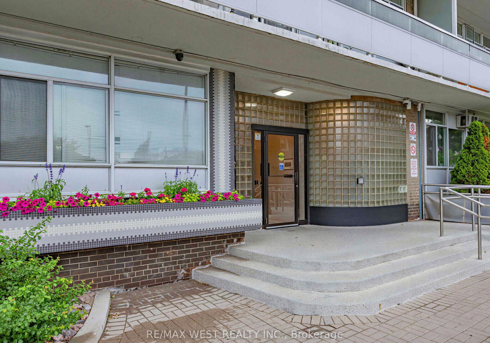 580-christie-street-toronto-toronto-ontario-c13539692