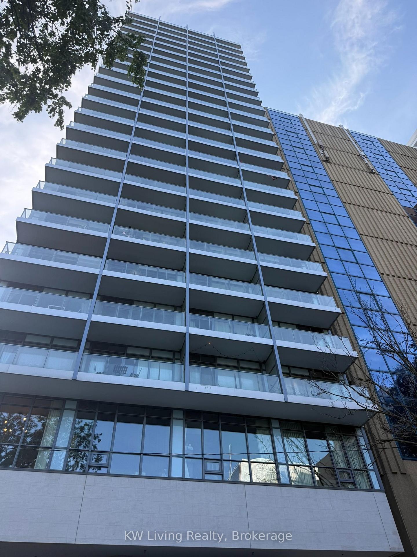 210-simcoe-street-toronto-toronto-ontario-c13540510